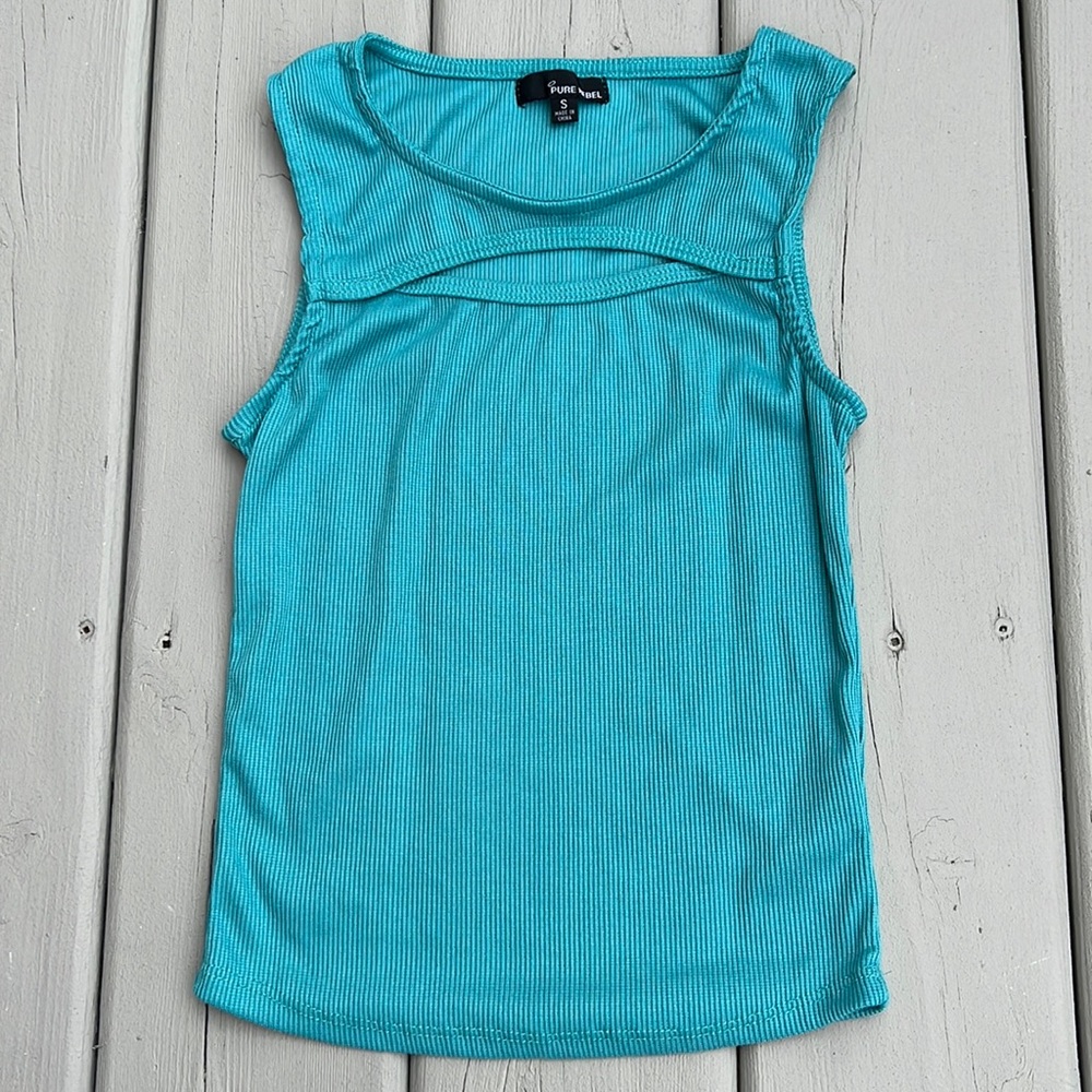 Teal tank - Picture 1 of 4